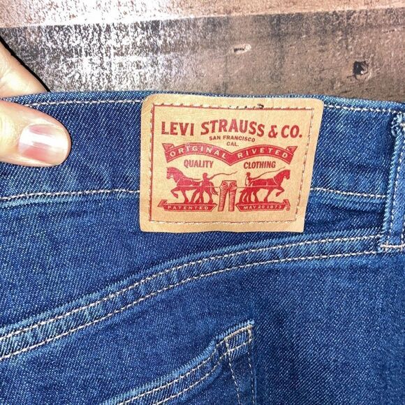 Levi’s Jean Skirt Woman’s Size 18 - Picture 5 of 13